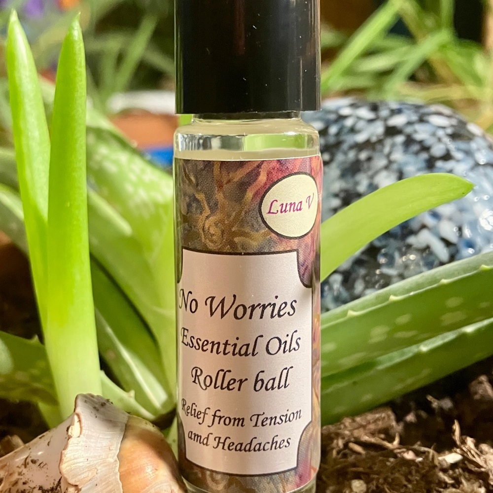 Luna V’s No Worries Essential Oils Rollerball